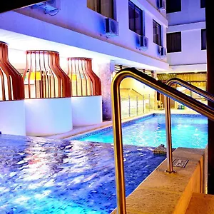 La Riviera Hotel
